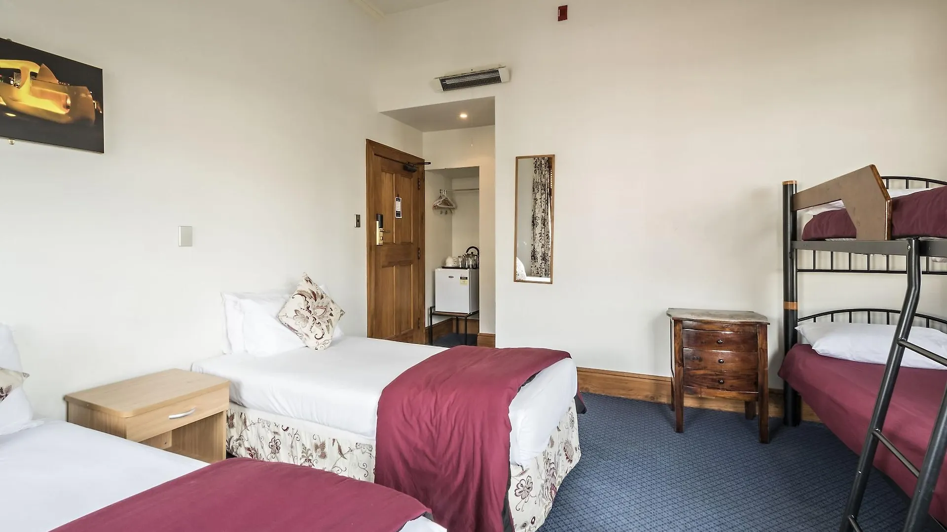 The Cambridge Hotel & Backpackers Wellington Hostel