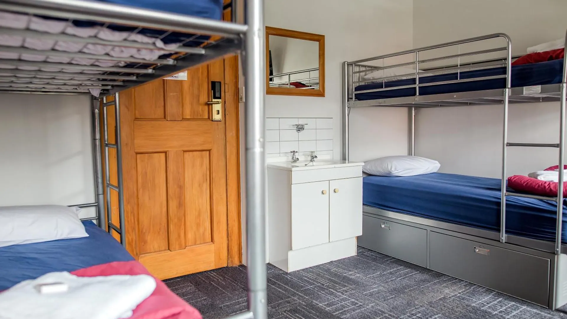 The Cambridge Hotel & Backpackers Wellington Hostel