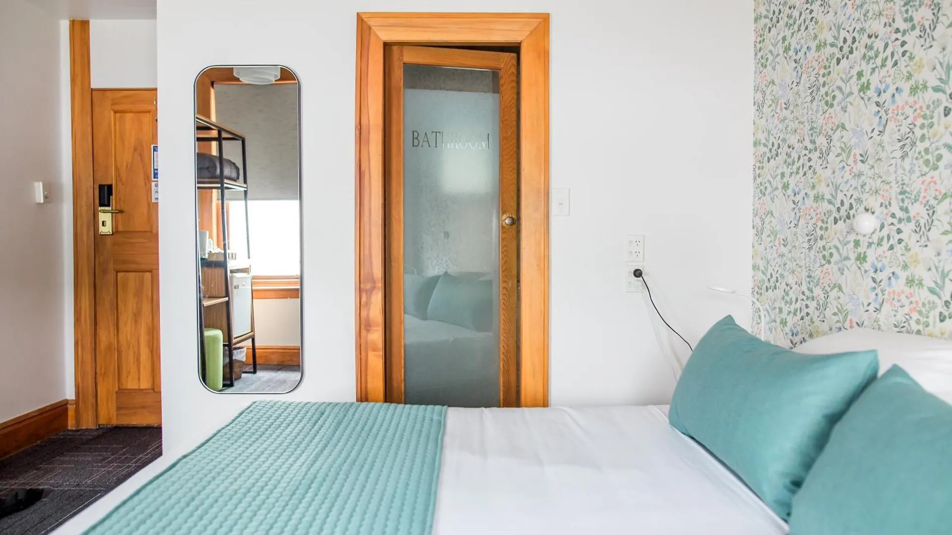 The Cambridge Hotel & Backpackers Wellington New Zealand