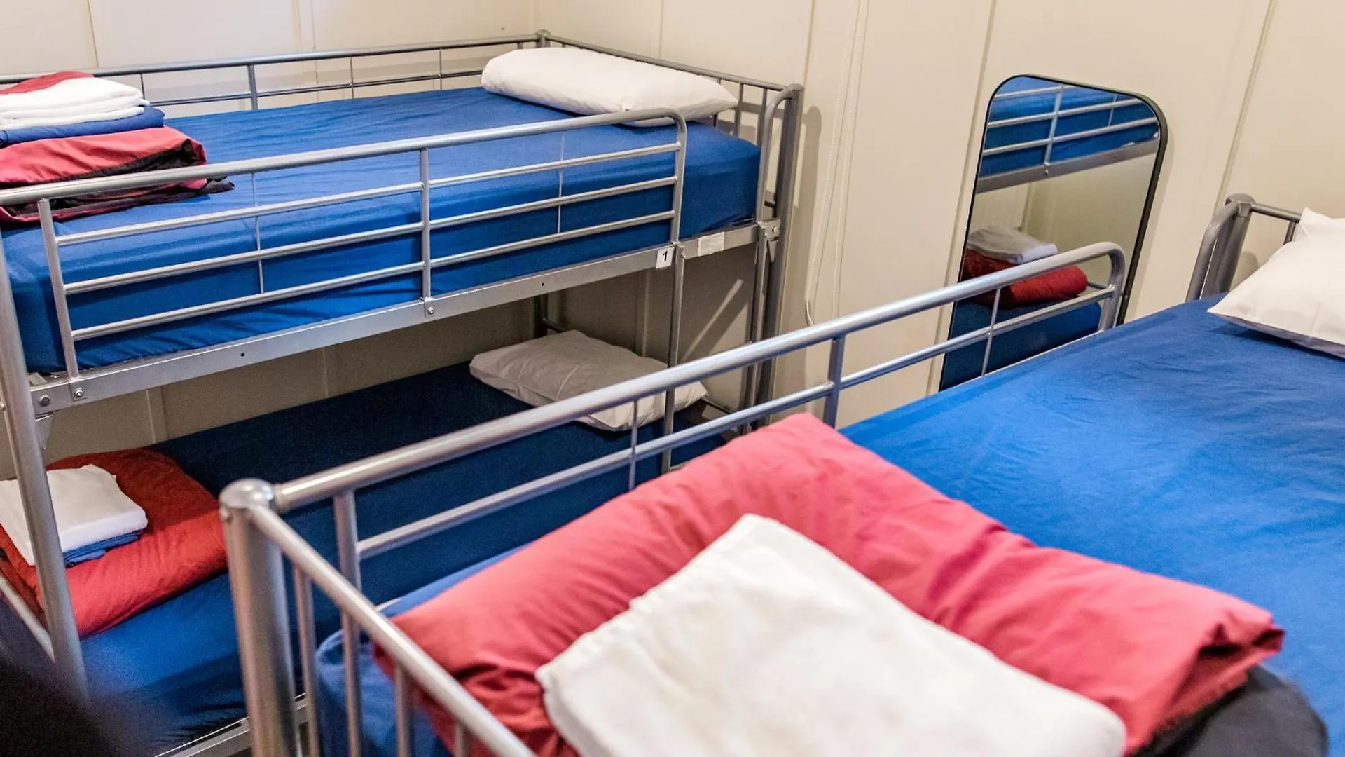 The Cambridge Hotel & Backpackers Wellington