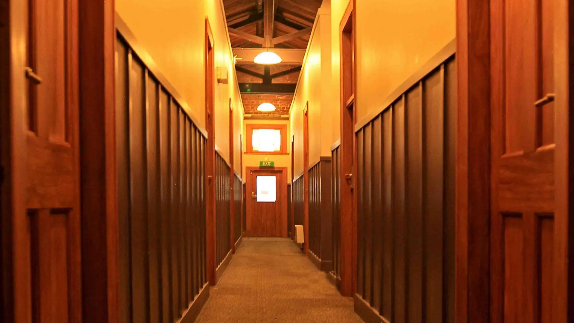 The Cambridge Hotel & Backpackers Wellington Hostel